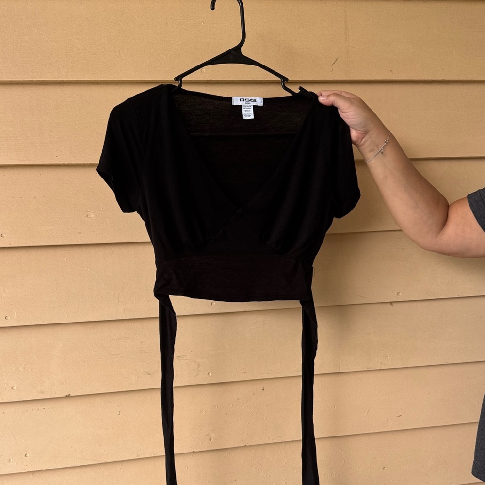 RSQ Black V-Neck Tie Crop Top